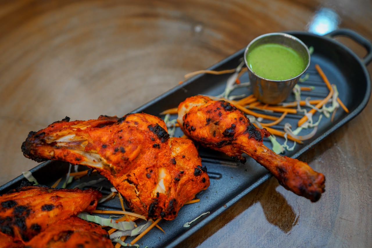 Tandoori chicken with green chutney