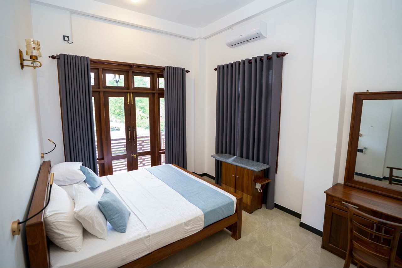 Double guest room with wood furniture and garden doors